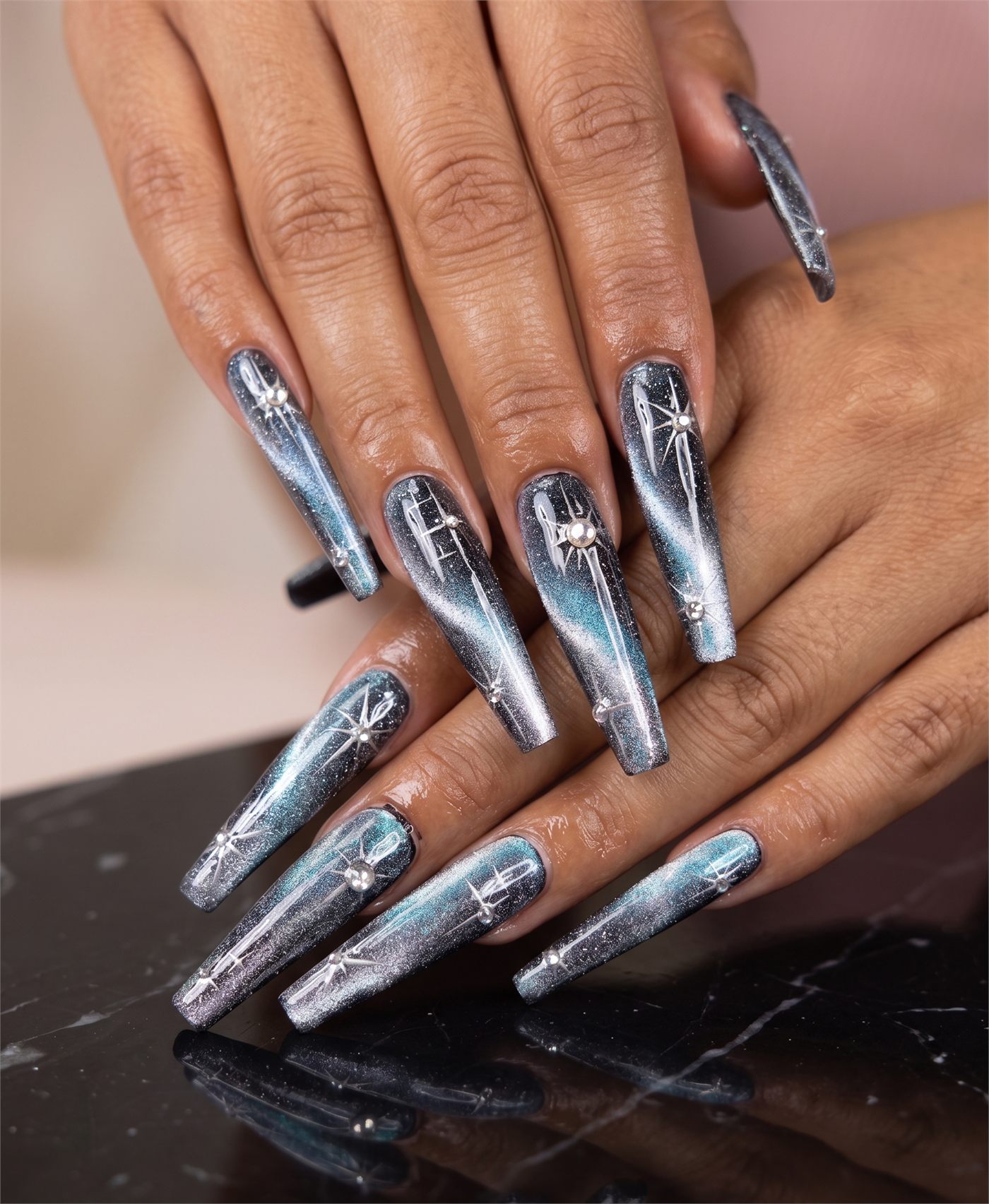 Danna Victoria - Nail Artist